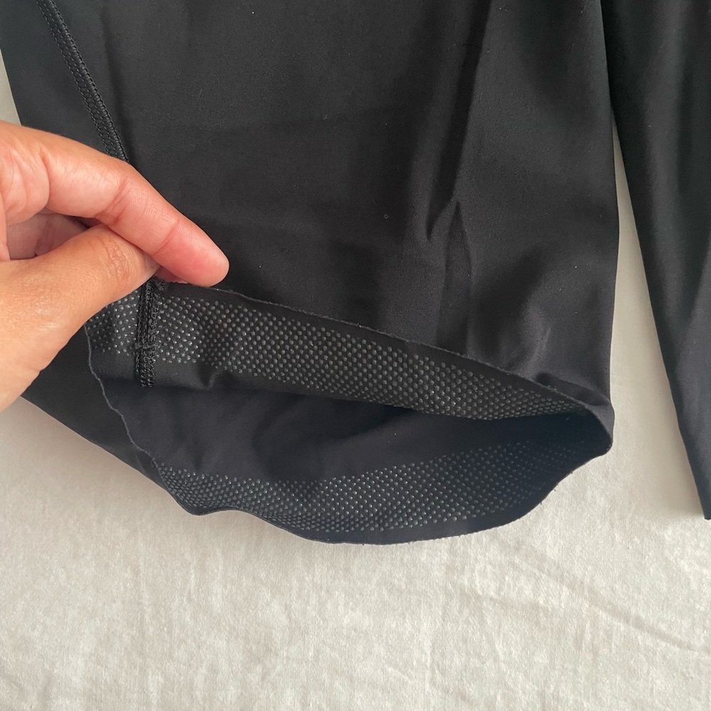 Lululemon Women's Black Biker Shorts w/ Grip - Picture 5 of 6